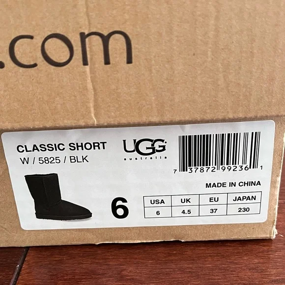 UGG Classic Short Women’s Boots - Black Size 6 - Picture 6 of 8